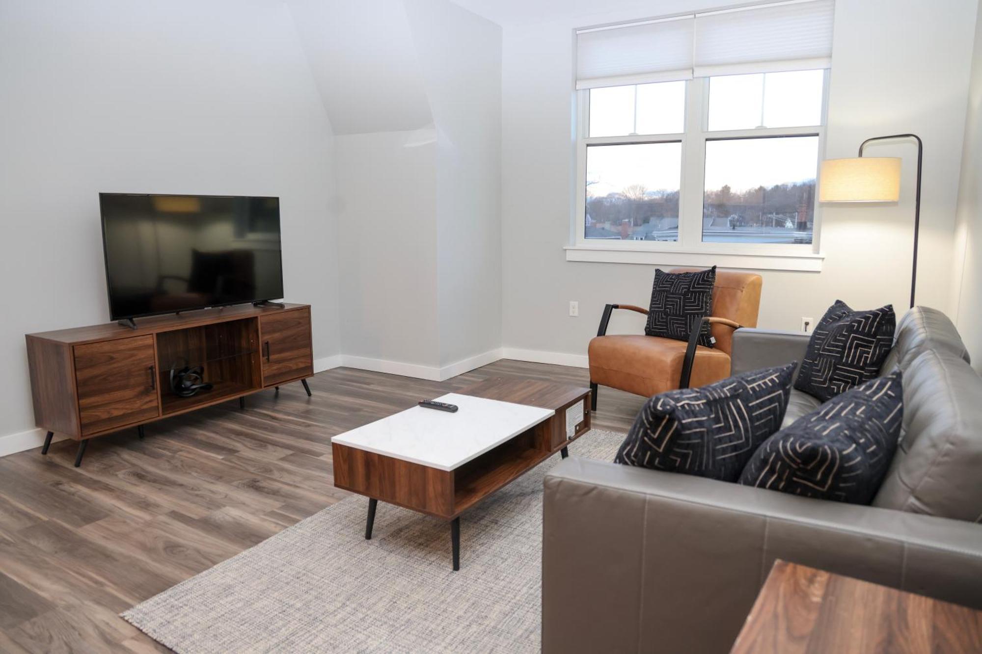 Luxury Apartment With Gym, Steps From Commuter Rail #4011 Reading Экстерьер фото